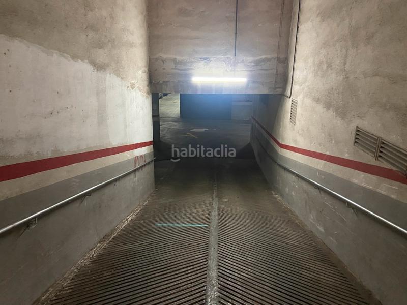 Foto 57d1fae8-4f0d-4369-b86a-890fdfd6e47f. Parking voiture dans Fort Pienc Barcelona