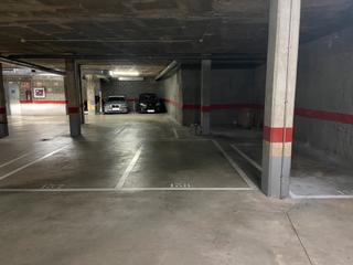 Aparcament cotxe  Sarajevo. Plaza de parking en sabadell en   sarajevo