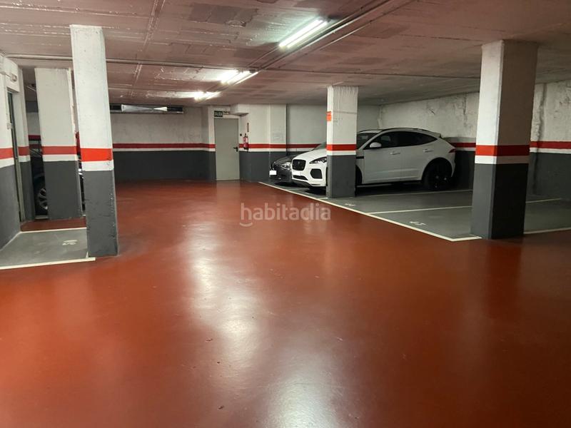 Foto c6c8dc50-ec69-4e90-bddd-d74d28705fd7. Parking coche plaza de parking en les corts equador en Barcelona