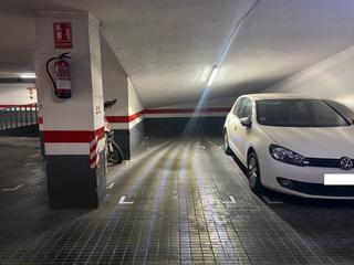 Aparcament cotxe  Nàpols. Plaza de parking en barcelona en el fort pienc  nàpols