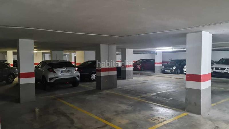 Foto 1371200c-64a7-45d8-86cb-2d29108d9a82. Motorcycle parking in El Mercat Valencia