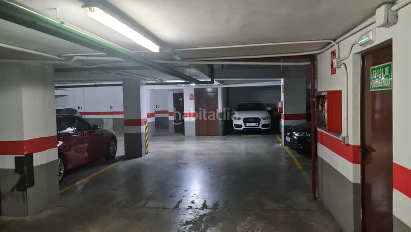 Foto 7345659d-6fa0-4432-a3eb-5d5f3a343c54. Motorcycle parking in El Mercat Valencia