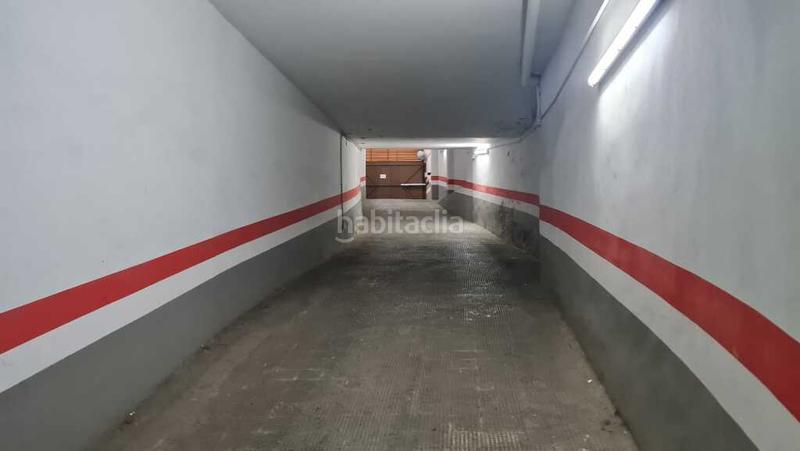 Foto a06af5e5-6311-49db-8b91-4bb580f85be9. Motorcycle parking in El Mercat Valencia