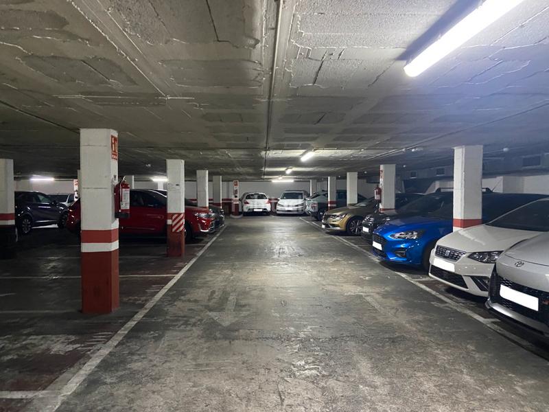 Foto 235cff03-3593-4957-a402-7b1fe07248e4. Parking coche plaza de parking en montjuic gran via corts catalanes en Barcelona