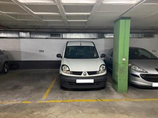 Aparcament cotxe  Cardener. Plaza de parking en barcelona en la salut  cardener
