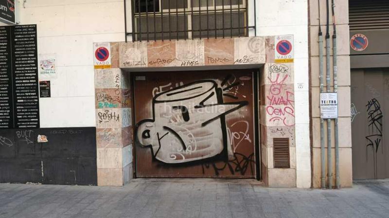 Foto c675e934-363e-454f-b584-8f703a5ee6b6. Autoparkplatz in Russafa Valencia