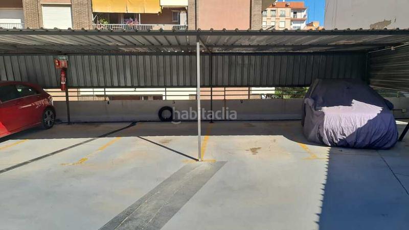 Foto f1884472-72a4-46aa-857b-af41d129167d. Car parking in El Calvari Valencia