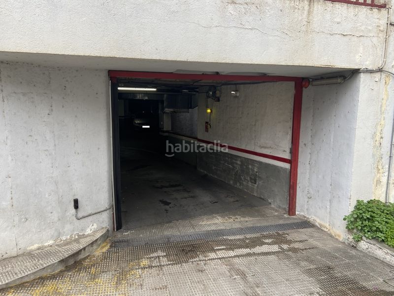 Foto f52d3286-6ecf-46d5-b475-20a3f8f60519. Aparcament cotxe a Barri de les Corts Barcelona