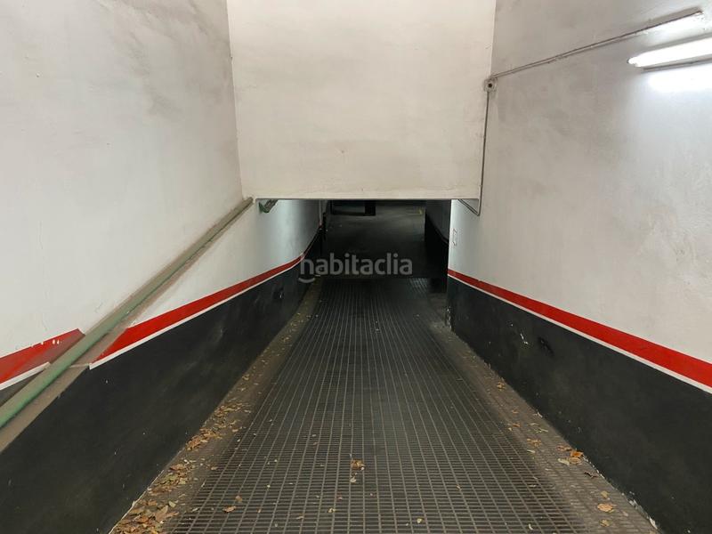 Foto aec6d00a-2fe4-4a45-90fd-1a7eb190abd4. Posto moto in La Nova Esquerra de l´Eixample Barcelona