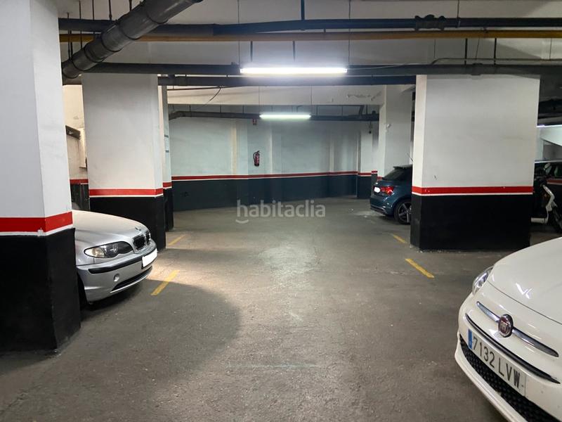 Foto cc015a0a-8867-41c1-b62a-0f68e71ff221. Posto moto in La Nova Esquerra de l´Eixample Barcelona