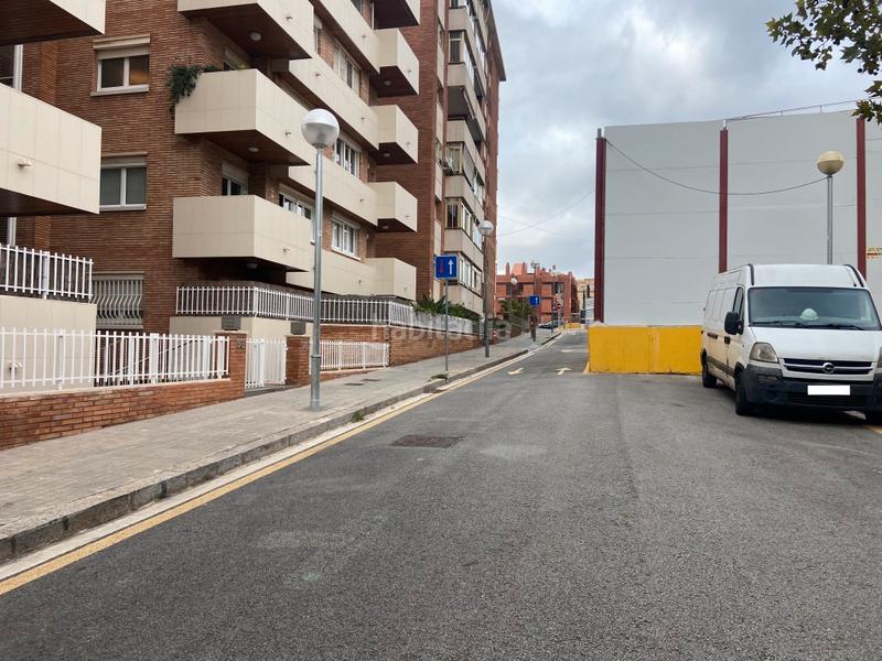 Foto 45d0c980-c4a5-4380-88f1-f4a02f7637a3. Aparcament cotxe a Tres Torres Barcelona