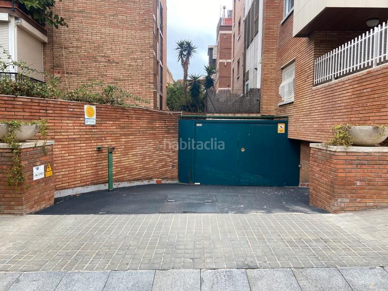 Foto c1d032fb-04fc-4969-b19b-a741df038f2c. Aparcament cotxe a Tres Torres Barcelona