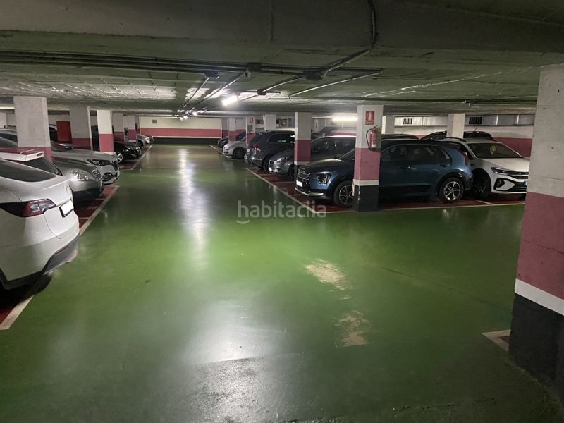 Foto f355b94e-a976-4c31-b46a-b46c722b62a1. Aparcament cotxe a Sagrada Família Barcelona