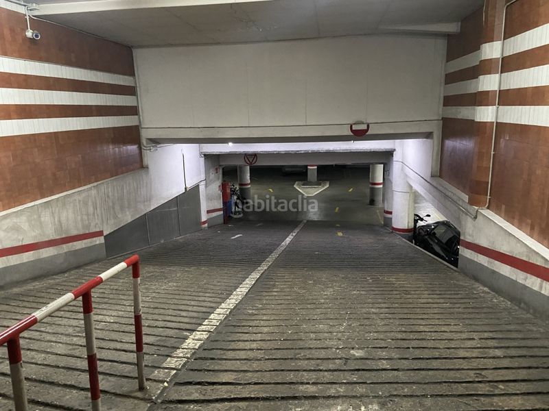 Foto a8e8e781-775d-4d6d-851c-209a21c7ff0f. Aparcament cotxe a La Nova Esquerra de l´Eixample Barcelona