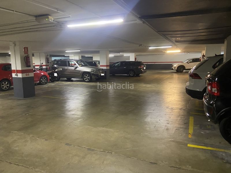 Foto b4f13b71-8f29-46d1-afea-2edc33327677. Aparcament cotxe a Barri de les Corts Barcelona