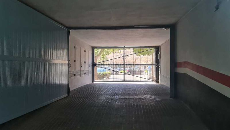 Foto f0517a8f-13e7-4126-9e32-0dc6c076a57a. Aparcament cotxe a Ciutat Jardí Valencia