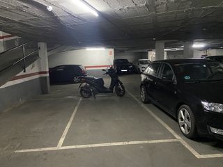 Aparcament cotxe  Breda. Plaza de parking en barcelona en les corts  breda