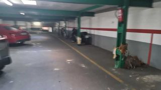 Aparcament cotxe a LEONES