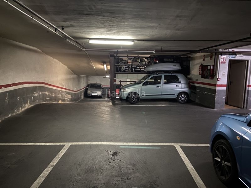 Foto a0dd6bf9-da6f-45ba-a76b-86d79bbdd4b6. Aparcament cotxe a Vila de Gràcia Barcelona