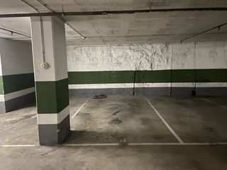 Parking coche en Corsega