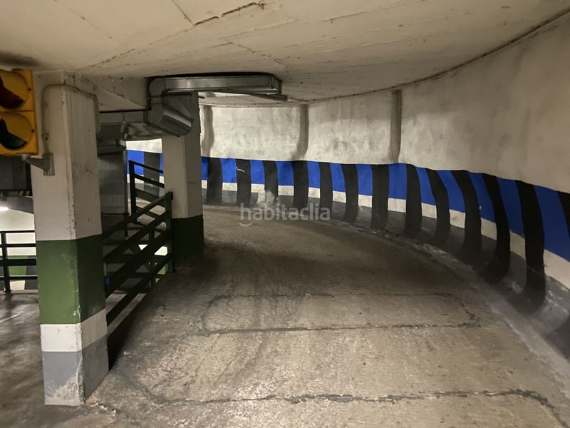 Foto ef0ff1aa-d8ae-4897-808d-50df46da8642. Aparcament cotxe a L´Antiga Esquerra de l´Eixample Barcelona
