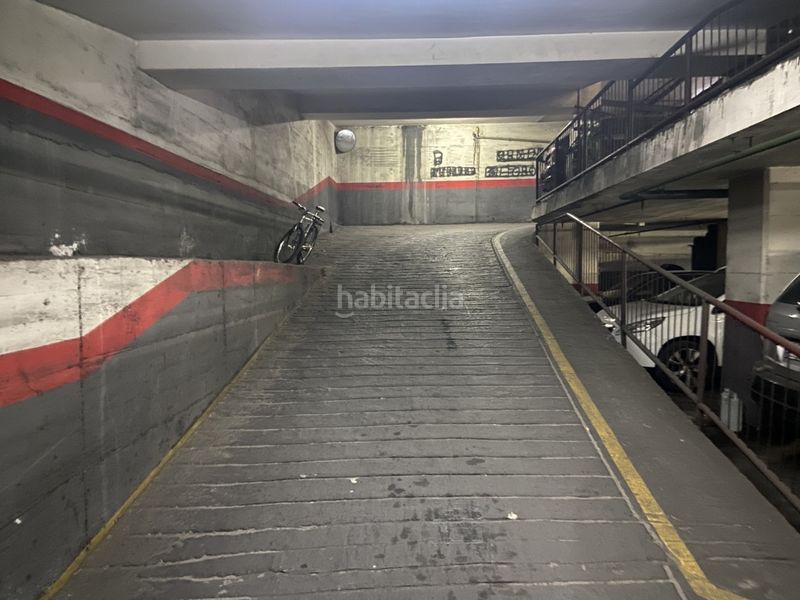 Foto d9d80384-8137-458b-bff2-c0047e47f65c. Aparcament cotxe a Sants Barcelona