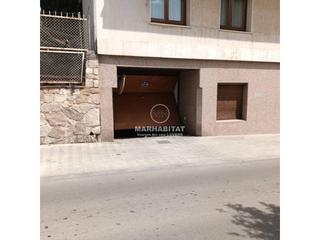 Aparcament cotxe  Muntaner. Plaça de aparcamiento en el centro de figueres