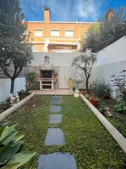 Maison jumelée à Torrefarrera. Casa adosada con dos terrazas y jardin  a 10 min de lleida centr