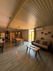 Pis a La Bordeta. Amplio piso con terraza de 48 m en la bordeta