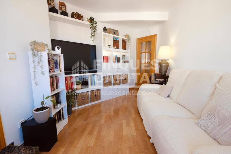 Foto 071b1e5d-01c2-4441-b48b-3d1006ca2cd5. Àtic amb calefacció a Eixample Tarragona