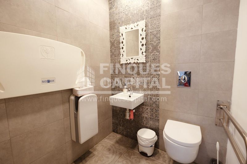 Foto 0b24acb6-ef43-4da6-85d7-bb47f522c56b. Local comercial a Eixample Tarragona