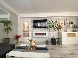 Miete Etagenwohnung in Eixample. Piso en alquiler de 3 habitaciones totalmente amueblado en tarra
