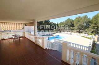 Haus in Catllar (El). Espectacular casa con piscina y jardín de 275m2 ubicada en el ca