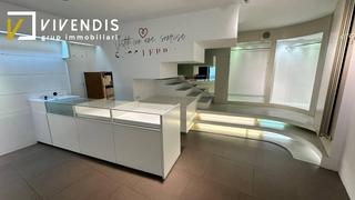 Lloguer Local Comercial  Calle serra de prades. Local en alquiler en lleida zona dr fleming