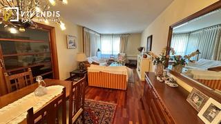 Pis a Instituts-Universitat. Piso seorial en venta