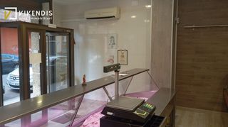 Local Comercial  Carrer cassimir vila. Local en venta en lleida