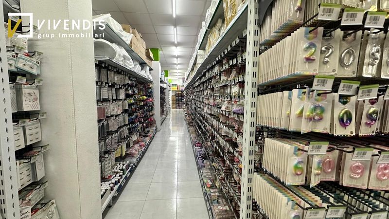 Foto 7c8bfa4a-cfc8-405c-9736-e2628d47a65d. Local comercial a Pardinyes Lleida
