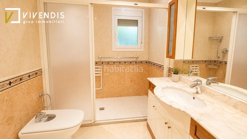 Foto c40623fa-f762-4166-8305-4bd9f12f75f6. Casa amb calefacció aparcament a Rosselló