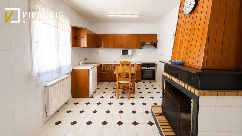 Foto f0dfca68-72fd-4740-8aa1-4bd0469f23be. Casa amb calefacció aparcament a Rosselló