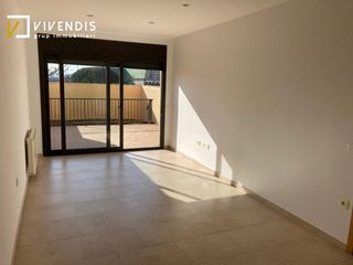 Casa adossada  Onze de setembre. Casa en venta  el poal
