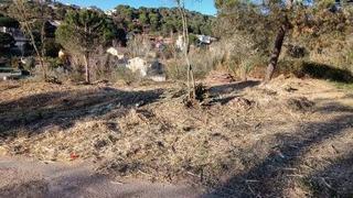 Wohngrundstück in Avinguda mil·lenni 109. ¡gran parcela de 823 m2 segregable en 2  por 15.000€