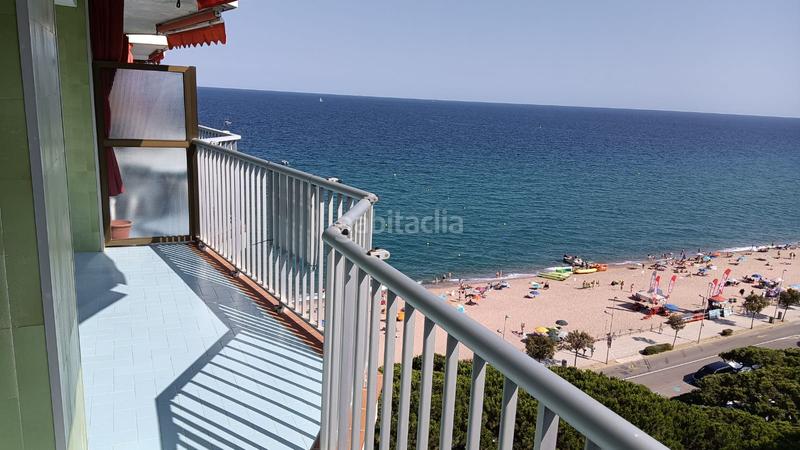 Foto 3f22f0c4-36e1-47b8-9346-683e92aead02. Piso vista al mar en primera línea en Els Pins Blanes