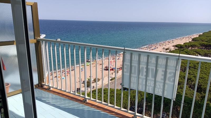 Foto 6221ced3-eef6-4d49-a7ea-380313660338. Piso vista al mar en primera línea en Els Pins Blanes