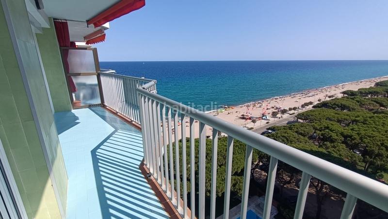 Foto c6309c0f-fec9-4b51-afff-58610e84d232. Piso vista al mar en primera línea en Els Pins Blanes