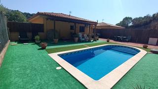 Casa a Aiguaviva Parc. Fantástica vivienda con placas solares y piscina a 5km de lloret