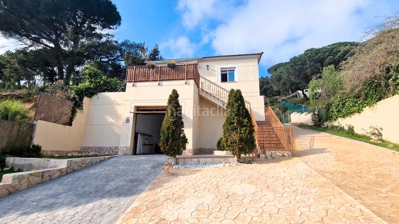Foto 58dd5ed2-ff51-4789-ada2-a5ab6e641532. Casa amb xemeneia aparcament a Aiguaviva Parc Vidreres
