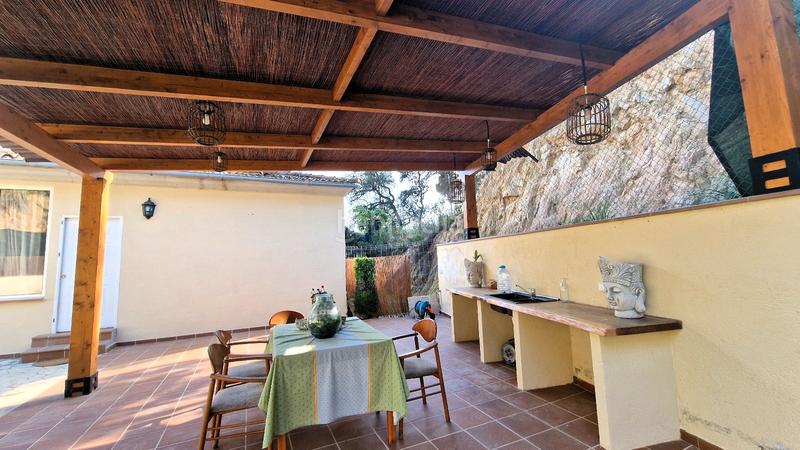 Foto 9da6b41e-db35-4352-97fa-f6bdde2c872b. Casa amb xemeneia aparcament a Aiguaviva Parc Vidreres