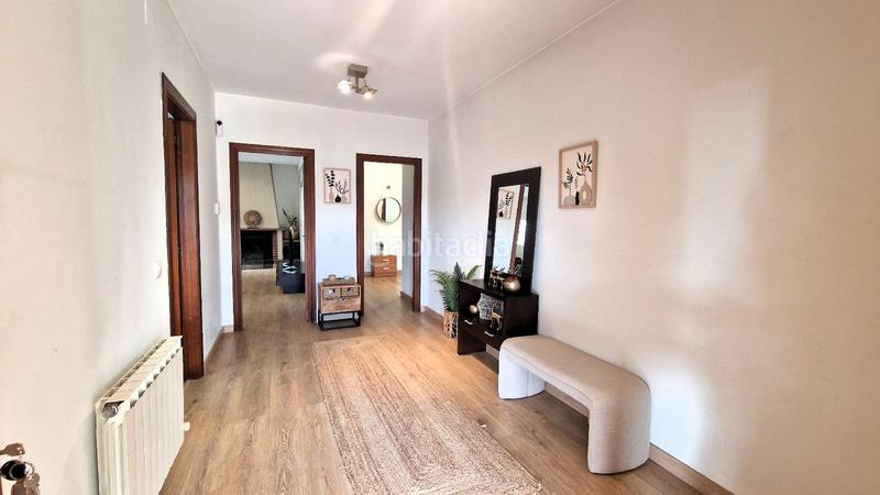 Foto bcddf16d-7692-47e6-9a5e-5b6e903e1c27. Casa amb xemeneia aparcament a Aiguaviva Parc Vidreres