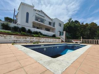 Casa a Lloret Blau - La Creu de Lloret. Impresionante vivienda con piscina y rodeada de naturaleza