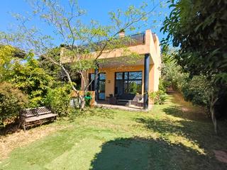 Casa a Avinguda rafael albertí 19. Espectacular y moderna vivienda a 5 min. de lloret de mar